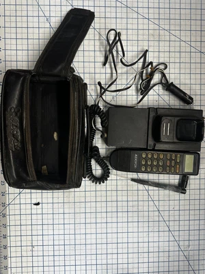 $34.99 • Buy Vintage AudioVox BC-65 Cell Car Brick Phone W/Carrying Bag - Black