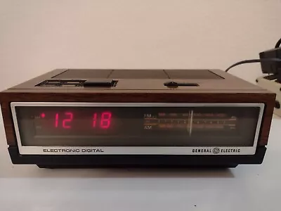 Vintage 80’s GE General Electric Digital Walnut Grain Alarm Clock Radio 7-4640A • $25.99