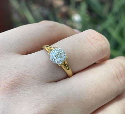 $2350 • Buy Val 18ct Yellow Gold & White Gold Diamond Ring