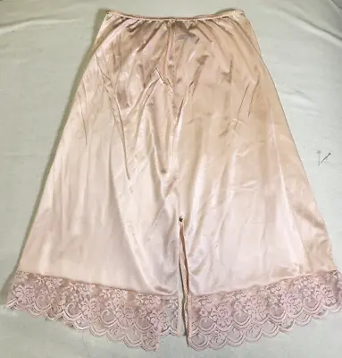 Vintage Chantilly Maidenform Half Slip Light Pink Double Slit Lace Size Large • $9.99