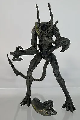 McFarlane AVP Alien Vs Predator Grid Alien Deluxe 8” Figure As-Is Broken Head • $32.94