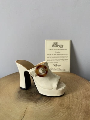 £10 • Buy Just The Right Shoe By Raine Strutting’ Item 25047 In Box
