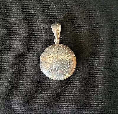 Vintage 925 Sterling Silver Etched Engraved Scroll Round Picture Locket Pendant • $22.99