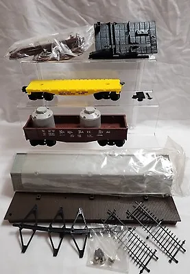 Lionel Lot O 2256 Station Platform 6-9031 Gondola W/Cannisters 6-9020 Flat Car • $18.48