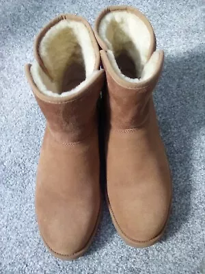 Ugg Boot Size 40 Ladies • £25