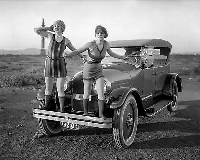 1923 SEXY FLAPPERS Adorning PEERLESS TOURING CAR  Photo  (189-Y) • $11.33