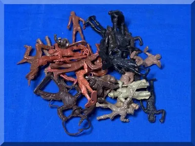 VINTAGE 1950s 1960s TOY FIGURE LOT MPC RING HAND MPC BLACK PIRATES COWBOY INDIAN • $39.99