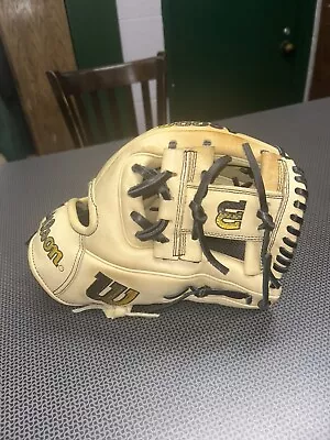 2023 Wilson A2000 1786 11 1/2” Infield RHT Baseball Glove Use 5 Times. • $225