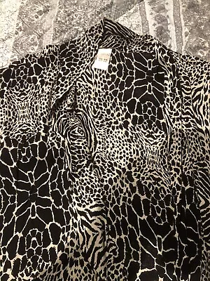 Wrap Kimono Style Black & White Size 20-22 • $10