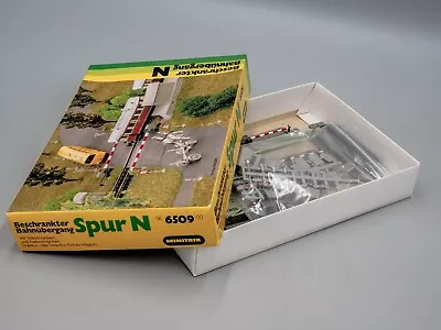 Minitrix #6509 N-Scale	'Restricted Level Crossing'	- Boxed • $30