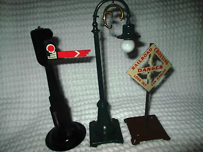 Lionel All Metal Street Light Semaphore And Sign • $9.85