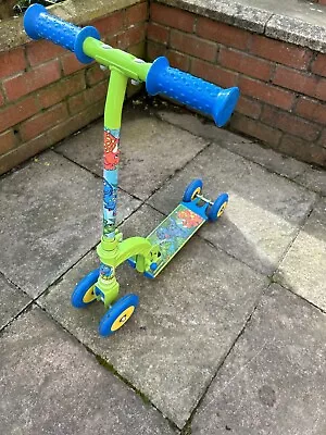 Child’s / Kids Scooter 4 Wheel With Dinosaur Design. • £10