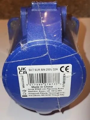 SKT SUR SIN 250V 32A IP44 BLUE Electrical Mains Plugs & Sockets/Connectors • £12