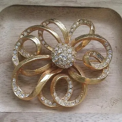 Vintage Hattie Carnegie Gold Tone Rhinestone Swirled Loop Brooch Pin. A4022 • $59.99