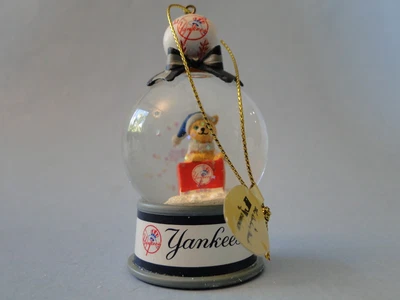 $8.99 • Buy Danbury Mint Snow Globe Ornament - Dog Cat In Box - New York Yankees, With Tag