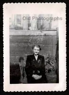 Great Amazing Finger Print Old Woman Kitchen Chair Yard Old/vintage Photo- H880 • $8.50