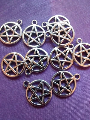 £1.39 • Buy 10 Or 20 PENTACLE PENTAGRAM CHARMS PENDANT Double Sided SILVER 20mm X 16mm