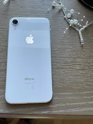 Apple IPhone XR - 64GB - White (EE) A2105 (GSM) • £66