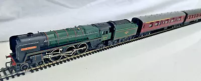 Hornby R552 4-6-2 Britannia Class Oliver Cromwell 70013 Loco With 5 Coaches • £35