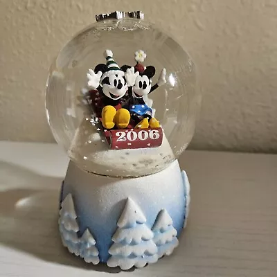 DisneyStore Mickey And Minnie Mouse Christmas Snow Globe 2006 5.5  • $20