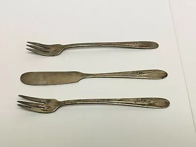 H & T MFG CO Silverplate Spreader & 2 Coctail Forks • $6