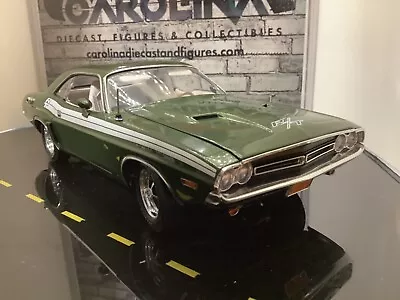 1:18 Highway 61 1971 Dodge Challenger R/T Green On White MA# 220 • $199.99