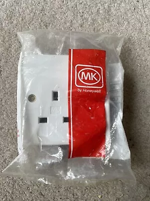 Mk Logic Plus 13a 1-gang Dp Switched Plug Socket White • £5