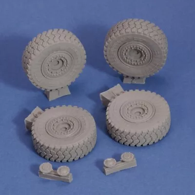 Royal 1/35 US 4x4 Mrap Sagged Wheels • $17.06