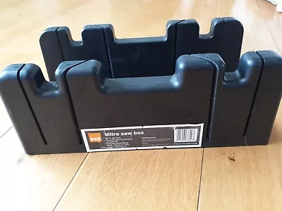 B&Q Black Mitre Box Guide For Saw 45 & 90 Degrees 327 X 105mm Width 100mm High • £6.49