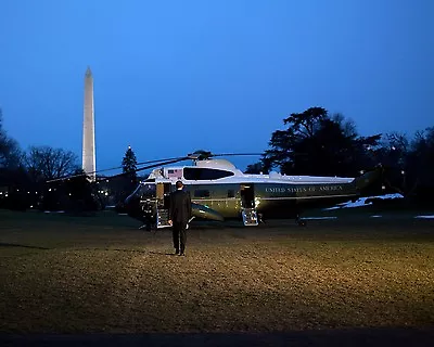 Barack Obama Prepares To Board Marine One On The South Lawn 8x10 Photo (zy-518) • $8.87