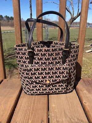 Michael Kors Jet Set Tote Medim  • $39.95