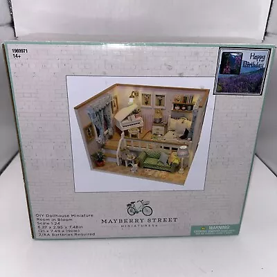 Mayberry Street Miniatures DIY Room In Bloom Doll House Kit 1:24 Scale 1969971 • $17.15