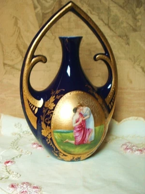 £3.50 • Buy Vintage Cobalt Blue Classical Vase With Lovers Cameo