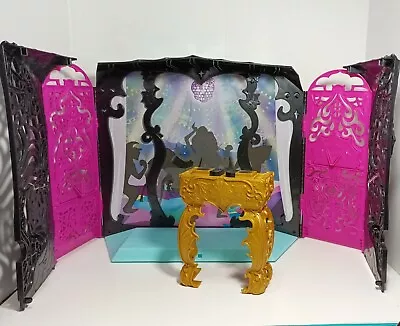 Monster High 13 Wishes Party Lounge Playset  • $13.99