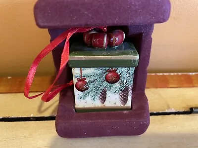 Villeroy & Boch FANTASY Ornament:  Green Pinecones Box #5904  • $20