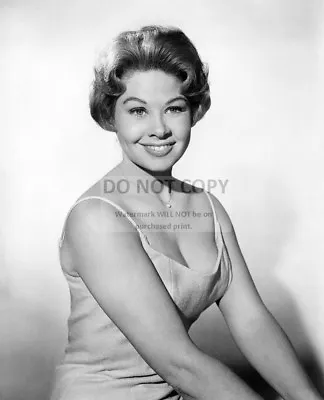 Actress Sue Ann Langdon - 8x10 Publicity Photo (ee-146) • $8.87