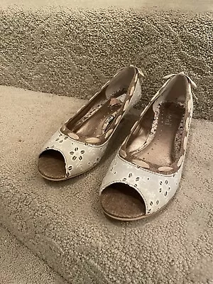 Mudd Women’s White Open-Toe Canvas Slip-on Wedge Heel Flats - Size 8 • $10