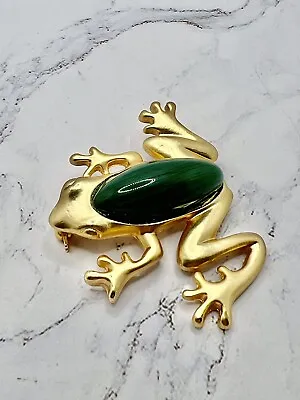 Vintage Matte Gold Tone Frog Figural Pin Brooch Green Lucite Cabochon • $9.99