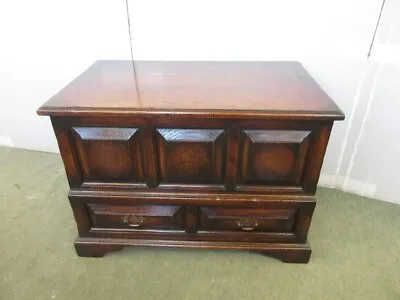 Titchmarsh & Goodwin Oak Blanket Box • £495