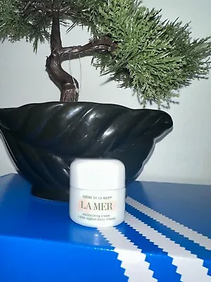 LA MER Moisturizing Cream - 0.5oz. • $49