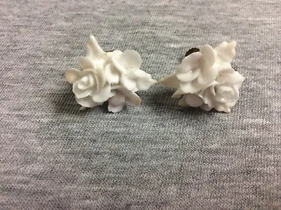 Vintage Milk Glass Flower Bouquet Screwback Earrings England • $14.99