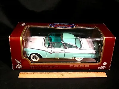 Road Legends Collection Ford Fairlane Crown Victoria 1955 Turquoise/White 1:18 • $38.50