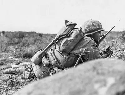 $6.49 • Buy WW2 WWII Photo World War Two / US Marine Under Fire On Iwo Jima  USMC