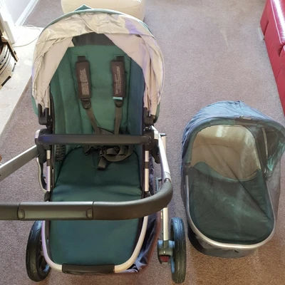 £200 • Buy Uppababy Vista 2015 Travel Set With Carrier Cot & Main Seat Ella Green Used