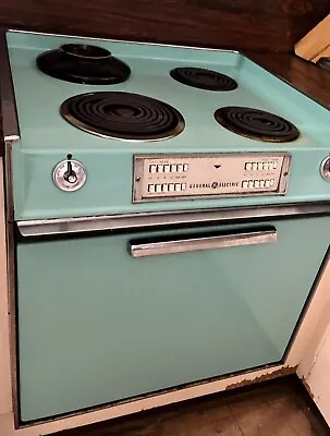 1950's Vintage GE Electric Turquoise Stove And Oven 27  • $1750