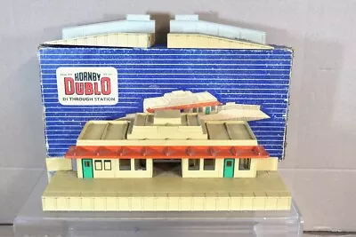 HORNBY DUBLO D1 OO GAUGE RAILWAY THROUGH STATION BOXED Oe • £27.50