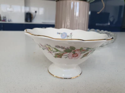 Aynsley Wild Tudor. Fluted Bowl Fine Bone China & Guilt • £4.99