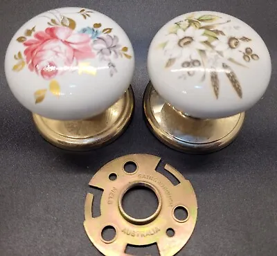 £10 • Buy Floral Ceramic Cottage Detailed Door Knobs X 2 Only 1 Bracket As Seen In Pic