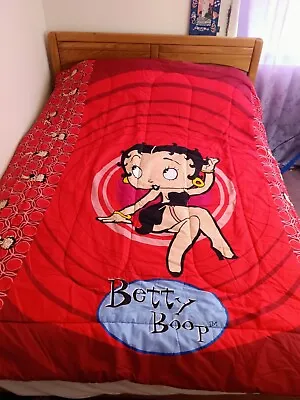 2006 Betty Boop Full SizeComforter Red 76x86  • $25
