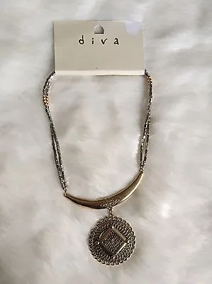 Miss Selfridge Diva Gold Necklace With Pendant • £5